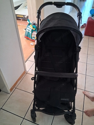 Ich verkaufe einen Kinderwagen. 