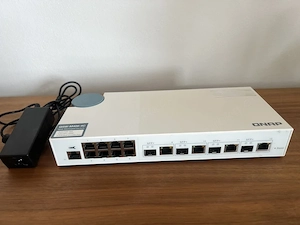 Endlich 10G mit QNAP QSW-M408-4C 12-Port Webverwaltet Switch - Weiß