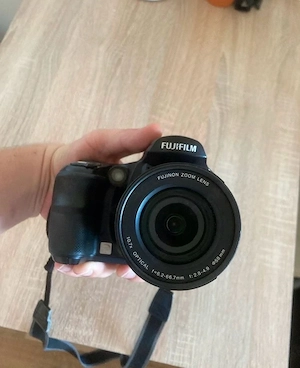 Fujifilm Digitalkamera   Bridgekamera mit 10,7x Zoom