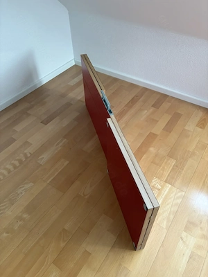 Stehtisch aus Holz - Designerstück in rot Bild 5