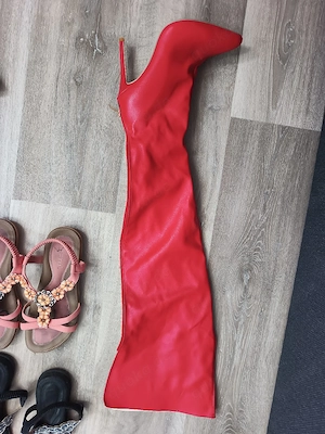 Rote Stiefel Bild 2