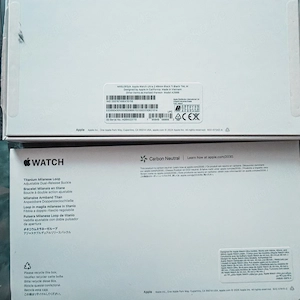 Apple Watch Ultra 2 (100 % Akku) LTE 49 mm Titan Schwarz + Milanaise-Armband