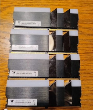 DDR4 32GB 4600MHz CL19-26-26-45 Thermaltake Toughram RGB  Bild 3