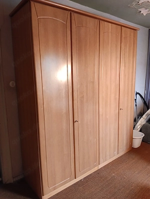 Kleiderschrank hochwertig