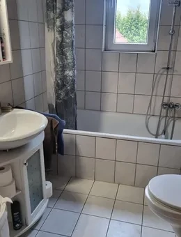 Diskretes Zimmer mit WC und Dusche für Paare , Männer ,und Frauen die sich was dazu verdienen wollen