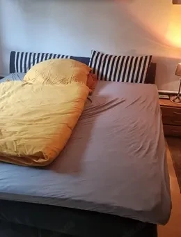 Diskretes Zimmer mit WC und Dusche für Paare , Männer ,und Frauen die sich was dazu verdienen wollen