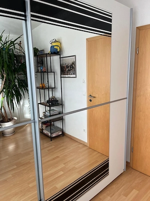 Kleiderschrank  Bild 4