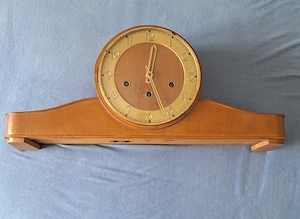 Alte Standuhr defekt