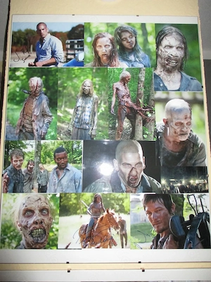2 x The Walking Dead Zombie super Bilder im Bilderrahmen anschauen