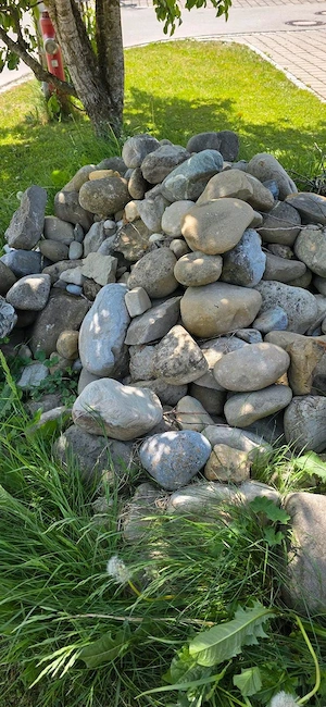 Sehr schöne Garten und Flusssteine