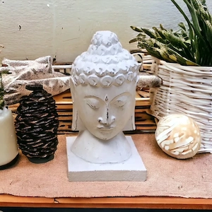 Handgeschnitzter Buddhakopf aus Holz in Türkis   ca. 27 cm hoch, Yogadeko, Yogastudio