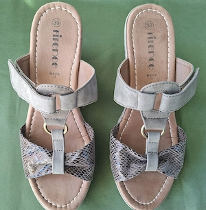 Pantoletten Damen mit Keilabsatz, Gr.39, taupe