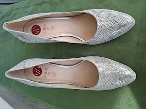 Pumps silber-weiß neu, Gr. 38,5 Schlangenoptik, Marke V  BENE 