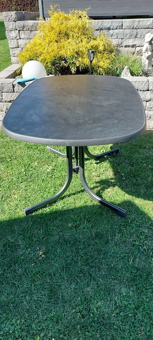 Gartentisch  ca 130 x 85 x 72 cm anthrazit Mamoriert ( siehe Bilder )