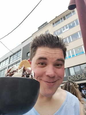 Hallo ich heiße Sasha bin 45 und suche eine Mollige oder schlanke dicke Frau mit Tattoos für Beziehu