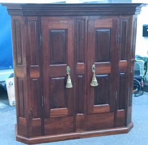 Wäscheschrank sehr alt ca1760, massiv Nussbaum, Bild 3