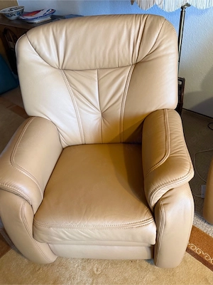 Verkaufe 3 teiliges Ledersofaset mit Couchtisch