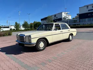 Mercedes-Benz 220