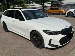 BMW 330 3er Touring Plug-In-Hybrid 330e Touring Aut.
