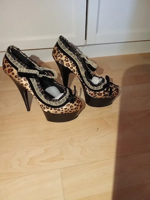 Pleasers Leo high heel plateau 37