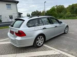 BMW 320 d E91 Touring/Automatik/Xenon/Navi/PDC Bild 4