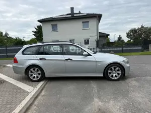 BMW 320 d E91 Touring/Automatik/Xenon/Navi/PDC Bild 3