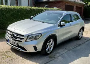 Mercedes-Benz GLA 180 7G-DCT Urban EZ 01/2019 49 tkm Autom. PanoDach Tüv