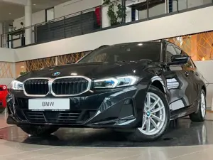 BMW 318 d Touring Curved Pano SportS Kam HK HUD ACC