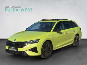 Skoda Octavia Combi RS Pistachio Green Matrix AHK 5JGa