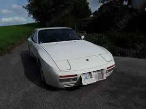 Porsche 944
