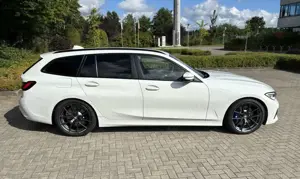 BMW 330 Bild 3