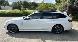 BMW 330 Bild 2