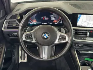 BMW 320 dA xDrive Lim. M Sport LiveCock.ACC.AHK.HiFi Bild 5