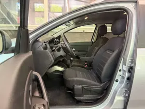 Dacia Duster II Adventure 5 J. Garantie NAVI SHZ TEMPO Bild 2