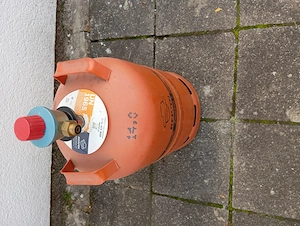 Spanische Gasflasche mit Adapter, portugiesischer Adapter