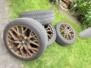 BMW Ganzjahres Komplettradsatz 245 40 R19 