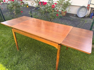 Solider, stabiler Ausziehtisch - ideal für Gartenhaus Nebenzimmer