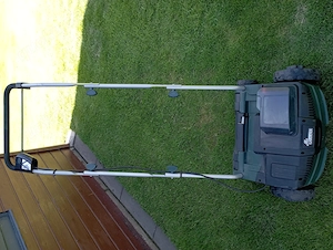 Vertikultierer und Raseb Trimmer