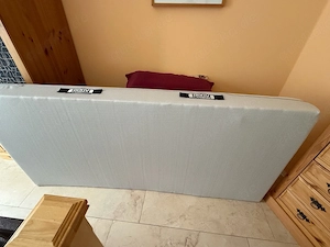 2 Matratzen plus Topper zu verschenken