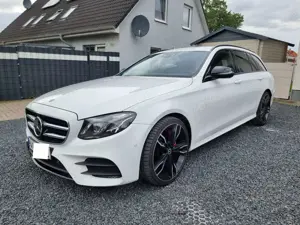 Mercedes-Benz E 220 d T 9G-TRONIC AMG Line