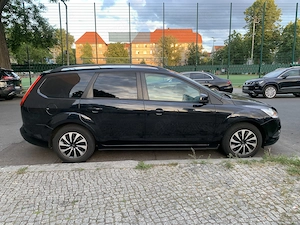 Focus 1,6 unfallfrei,scheckheft,klima in top zustand Bild 3