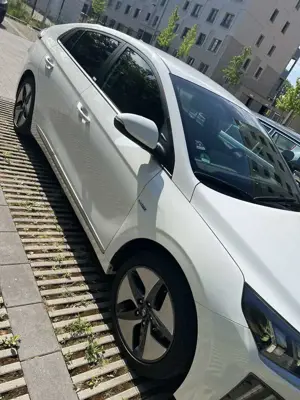 Hyundai IONIQ Style Hybrid