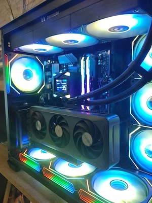 High-End .Neu.Gaming PC:Ryzen 7 & RTX 5060EAGLE MAX OC. 32 gb Ram.1 TB ssd .Thermaltake TH360-S AIO 