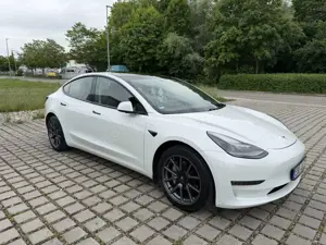 Tesla Model 3 Bild 2