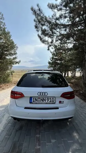 Audi A4 Avant 2.0 TDI DPF quattro S tronic line Sportpaket