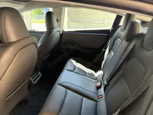 Tesla Model 3 Bild 2