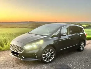 Ford S-Max Vignale AWD, AHK, Leder, Matrix, Pano. TÜV NEU