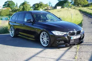 BMW 330 F31 M Paket / INDIVIDUAL / AHK / Panorama