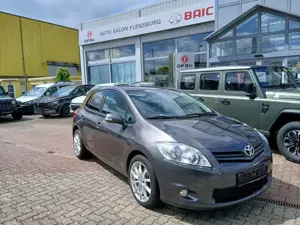 Toyota Auris Edition*8 fach bereift*wenig Kilometer