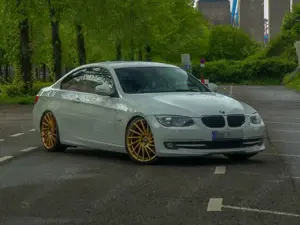 BMW 320 Bild 2